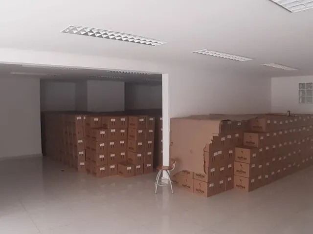 Imagem: A loja está localizado em Centro, Cotia para alugar por