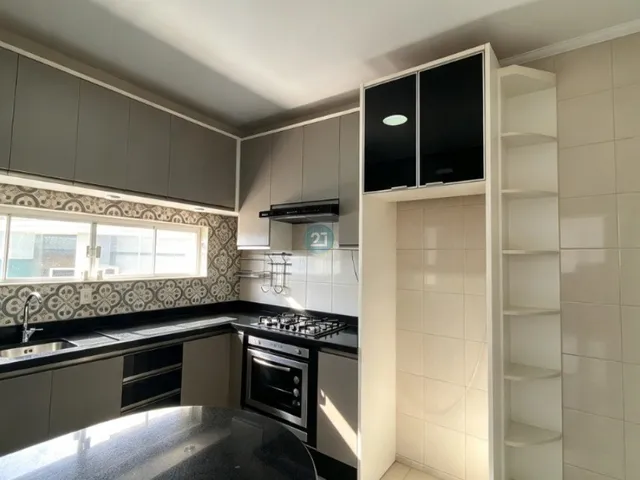 Imagem 2: Casa com 04 Quartos, Piscina, Espaço Gourmet em Terreno de 361M², com Vista para o Mar no João Paulo, Florianópolis