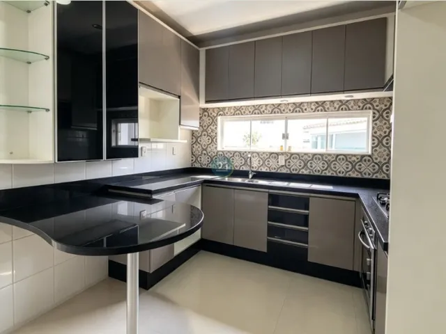 Imagem 3: Casa com 04 Quartos, Piscina, Espaço Gourmet em Terreno de 361M², com Vista para o Mar no João Paulo, Florianópolis