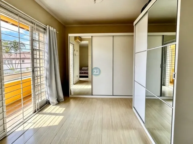 Imagem 12: Alugo Casa Reformada, com Amplo Jardim, 04 Quartos, 02 Garagens, com 300M² Privativo, no Jardim Atlântico, Florianópolis
