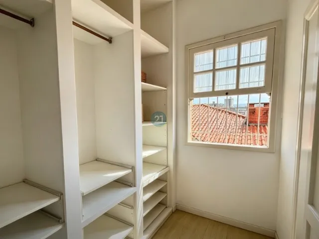 Imagem 6: Alugo Casa Reformada, com Amplo Jardim, 04 Quartos, 02 Garagens, com 300M² Privativo, no Jardim Atlântico, Florianópolis