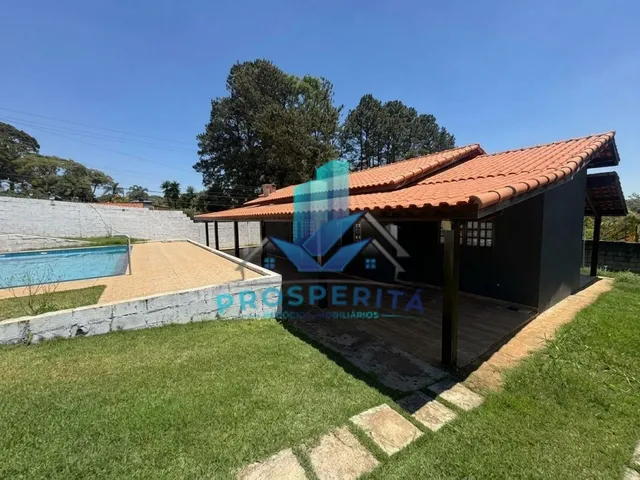 Imagem: Chácara com Piscina e 3 Dormitórios À