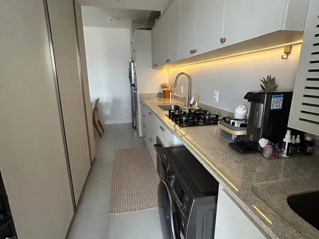 Imagem 2: Apartamento Finamente Mobiliado À Venda no Le Magnific Residence, Localizado no Bairro Pedra Branca, em Palhoça/Sc