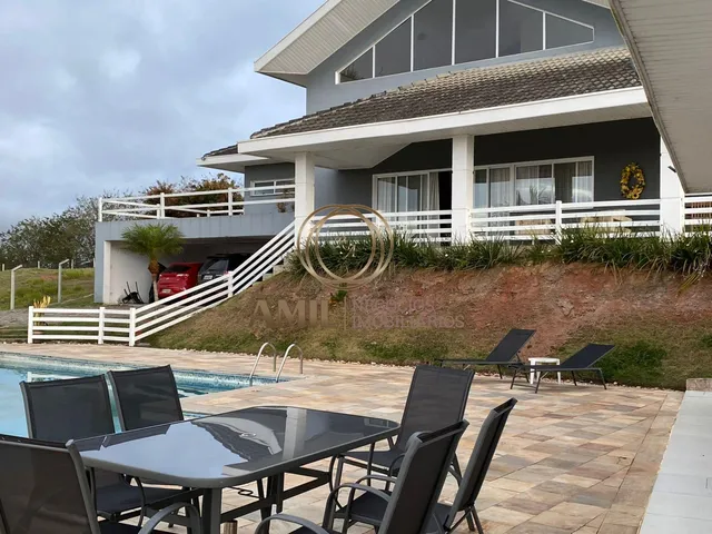 Imagem: Casa de Alto Padrão com 4 Suítes, Piscina