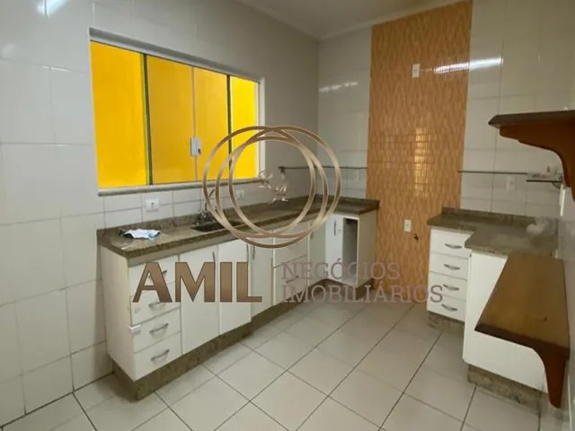 Imagem 9: Casa / Chácara Guizard / 03 Dormitórios com 01 Suíte / 300M²/ Taubaté