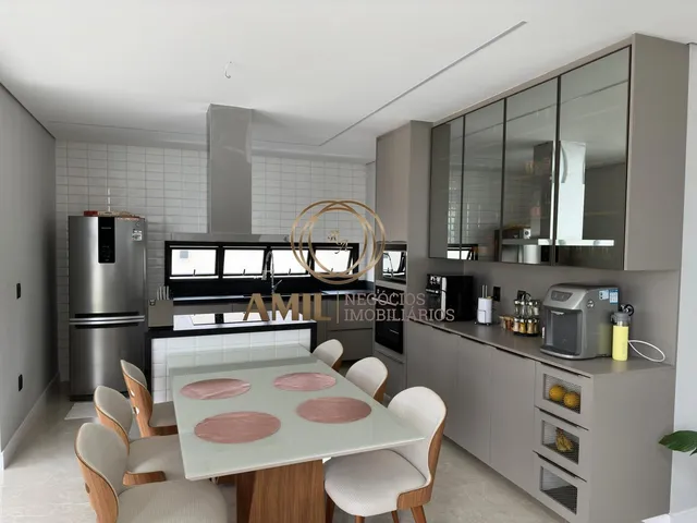 Imagem 1: Ra Amil Vende Sobrado 4 Quartos, 3 Suítes, Piscina, Energia Solar, Suíte Master com Hidro e Closet, Sjcampos