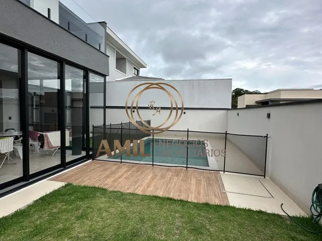 Imagem 8: Ra Amil Vende Sobrado 4 Quartos, 3 Suítes, Piscina, Energia Solar, Suíte Master com Hidro e Closet, Sjcampos