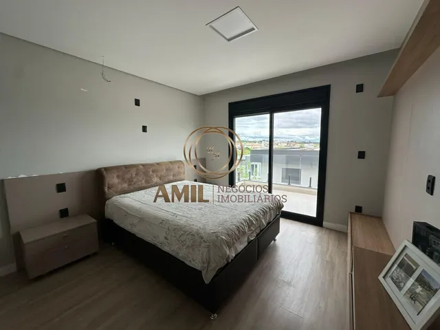 Imagem 10: Ra Amil Vende Sobrado 4 Quartos, 3 Suítes, Piscina, Energia Solar, Suíte Master com Hidro e Closet, Sjcampos