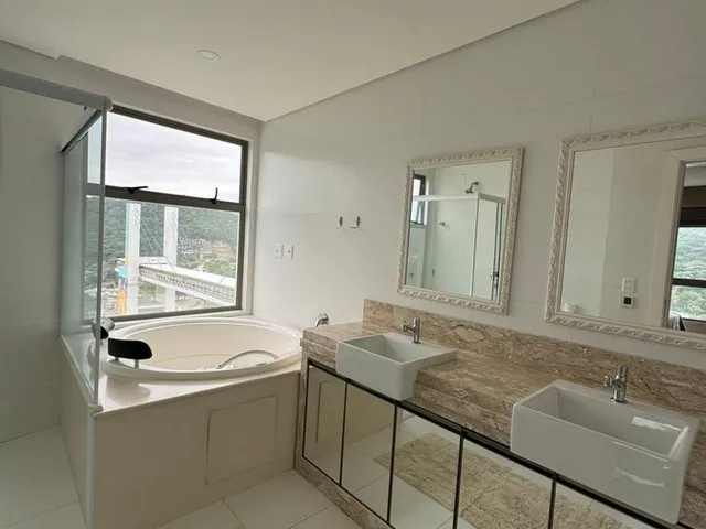 Imagem 2: Apartamento Mobiliado Frente Mar para Locação Anual em Balneário Camboriú