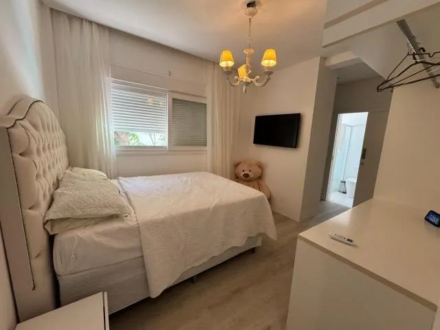 Imagem 10: Casa Alto Padrão em Condômino na Praia Brava 6 Quartos 2 Piscinas Elevador 1.000M² de Area
