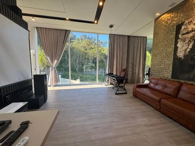 Imagem 13: Casa Alto Padrão em Condômino na Praia Brava 6 Quartos 2 Piscinas Elevador 1.000M² de Area