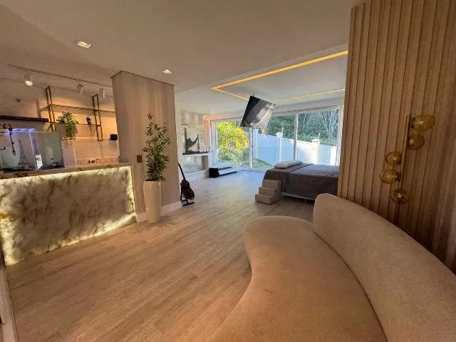 Imagem 16: Casa Alto Padrão em Condômino na Praia Brava 6 Quartos 2 Piscinas Elevador 1.000M² de Area