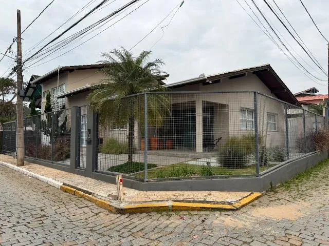 Imagem: Casa Próxima Ao Mar em Cabeçudas - Venda