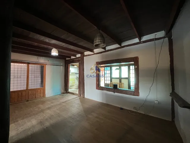 Imagem 4: Casa 2 Quartos no Coophema | Madeira, Pedra e Área de Lazer