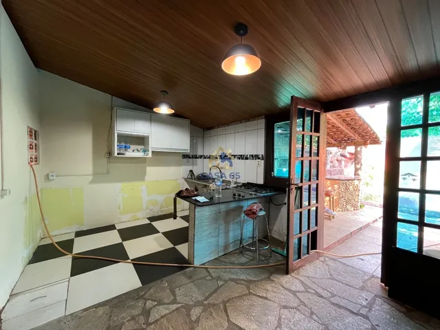 Imagem 2: Casa 2 Quartos no Coophema | Madeira, Pedra e Área de Lazer