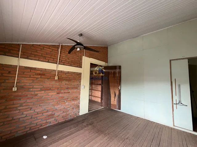Imagem 5: Casa 2 Quartos no Coophema | Madeira, Pedra e Área de Lazer