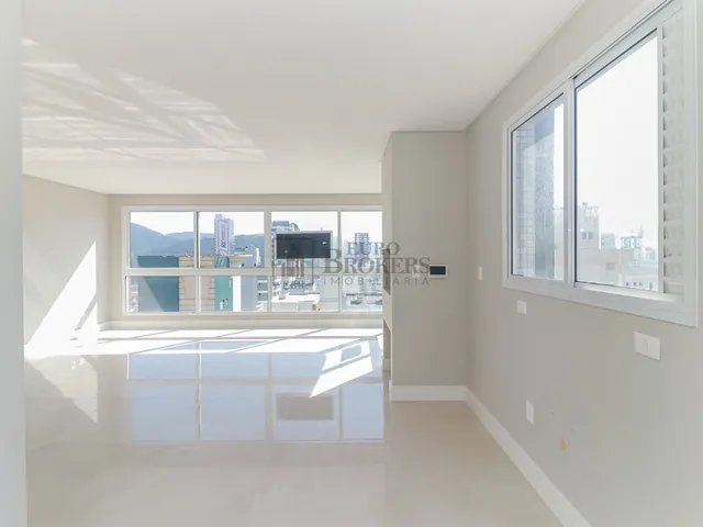 Imagem 2: Apartamento com 04 Suítes no Centro de Balneário Camboriú