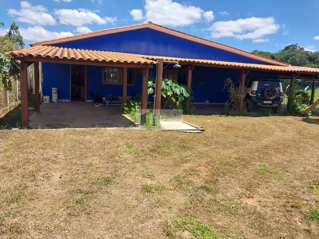 Imagem: A fazenda possui 6 Dormitórios, 2 Suítes, 2 Banheiros, 3