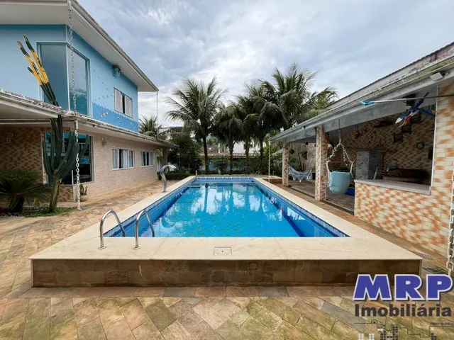 Imagem 11: Casa a Venda em Ubatuba com Piscina, 6 Dormitórios a 350 Metros da Praia de Maranduba. Aceita Financiamento !