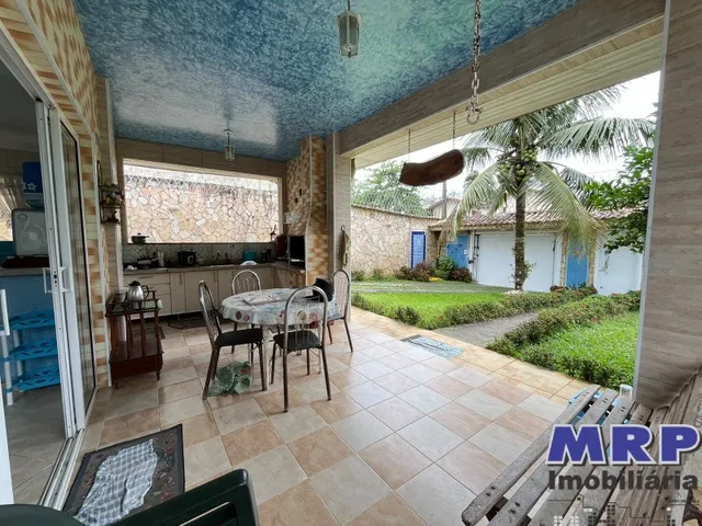 Imagem 9: Casa a Venda em Ubatuba com Piscina, 6 Dormitórios a 350 Metros da Praia de Maranduba. Aceita Financiamento !