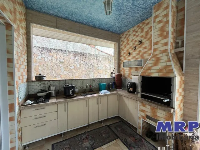 Imagem 8: Casa a Venda em Ubatuba com Piscina, 6 Dormitórios a 350 Metros da Praia de Maranduba. Aceita Financiamento !