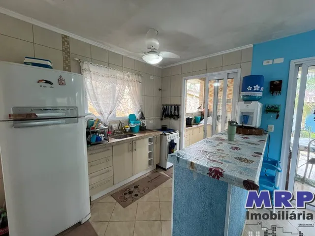 Imagem 4: Casa a Venda em Ubatuba com Piscina, 6 Dormitórios a 350 Metros da Praia de Maranduba. Aceita Financiamento !