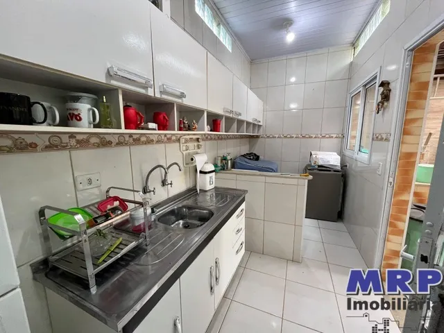 Imagem 3: Casa a Venda em Ubatuba com Piscina, 6 Dormitórios a 350 Metros da Praia de Maranduba. Aceita Financiamento !