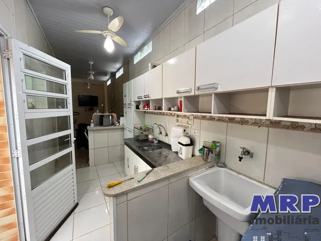Imagem 10: Casa a Venda em Ubatuba com Piscina, 6 Dormitórios a 350 Metros da Praia de Maranduba. Aceita Financiamento !