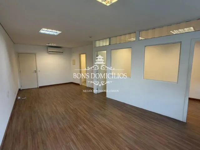 Imagem: A sala comercial possui 1 Banheiro, 2 Vagas na garagem,