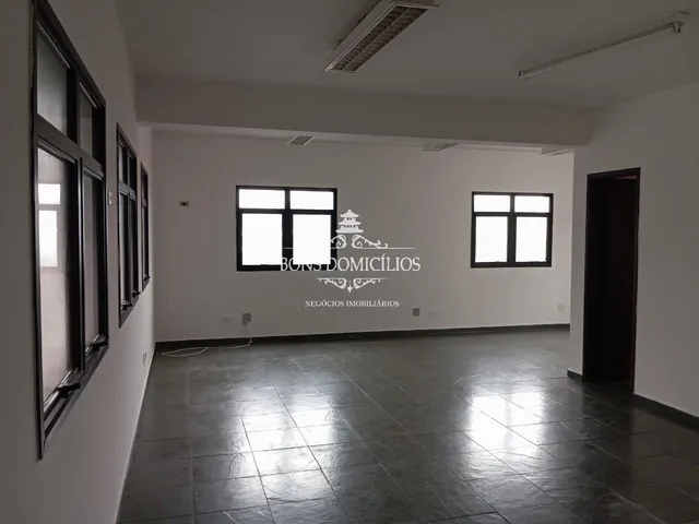 Imagem: A sala comercial possui 2 Banheiros, 2 Vagas na garagem,