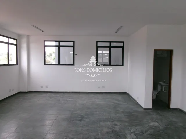 Imagem: A sala comercial possui 2 Banheiros, 2 Vagas na garagem,