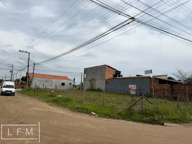 Imagem: Terreno de Esquina Pronto para Construir