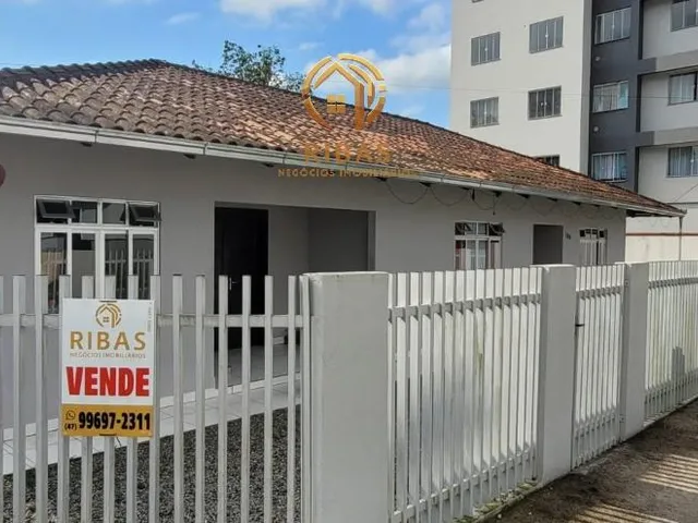 Imagem: Casa À Venda na Barra do Rio Cerro, Jaraguá
