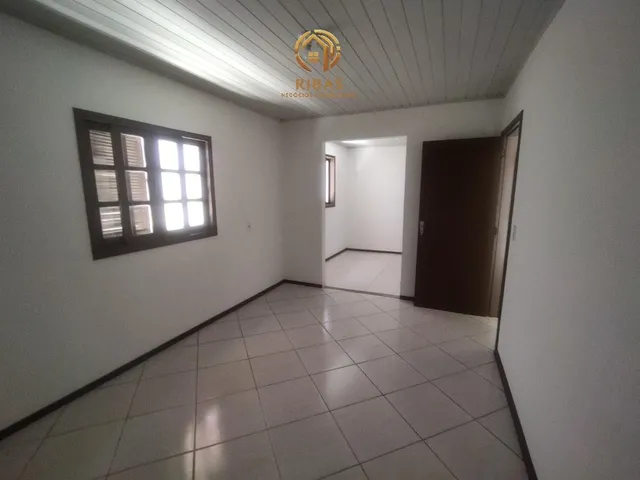Imagem 15: Casa Padrão a Venda no Bairro Tifa Martins em Jaraguá do Sul - 01 Suíte + 02 Quartos