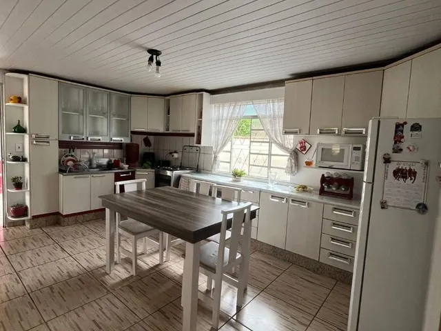 Imagem 2: Casa com 4 Quartos no Bairro Czerniewicz