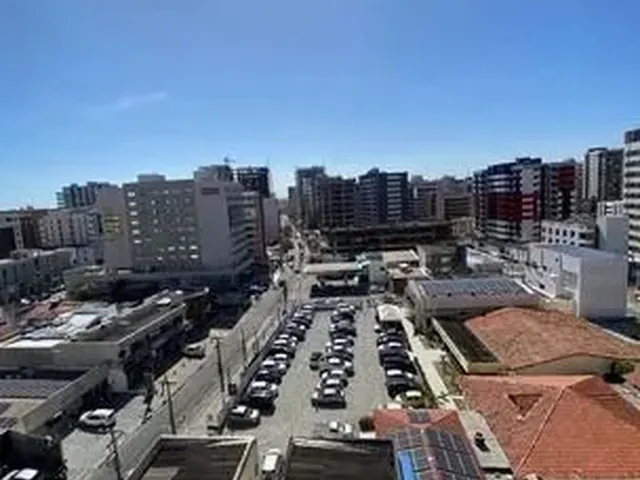 Imagem 2: Apartamento À Venda na Ponta Verde, 3 Quartos Sendo 2 Suítes, 300M da Praia