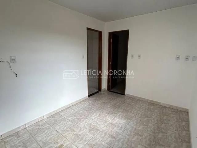 Imagem 2: Casa com 2 Quartos para Locação, Carioca - São Lourenço