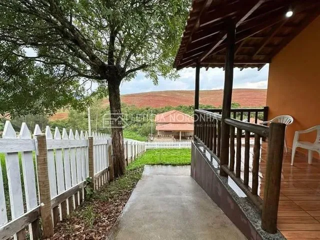 Imagem 2: Casa com 2 Quartos À Venda, dos Campos - Carmo de Minas