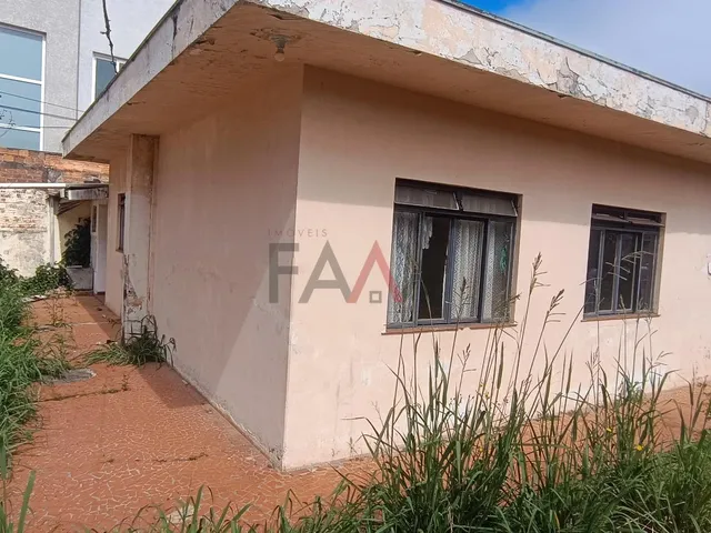 Imagem 1: Casa À Venda no Batel com Terreno de 658M² Ideal para Investimento
