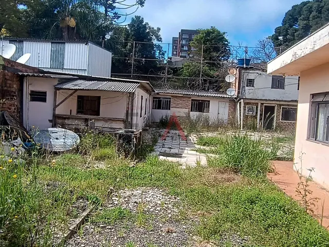 Imagem 2: Casa À Venda no Batel com Terreno de 658M² Ideal para Investimento