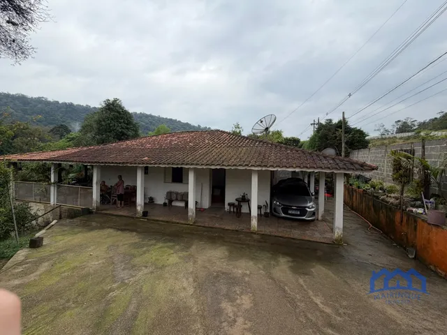 Imagem: Chácara com 4 Quartos e 2 Banheiros À