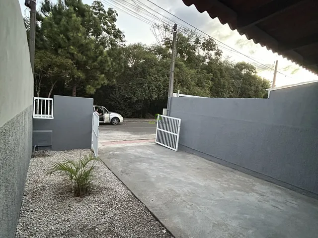 Imagem 3: Casa Geminada À Venda em Potecas, São José/Sc, com 2 Quartos, 1 Sala e 2 Vagas de Garagem!