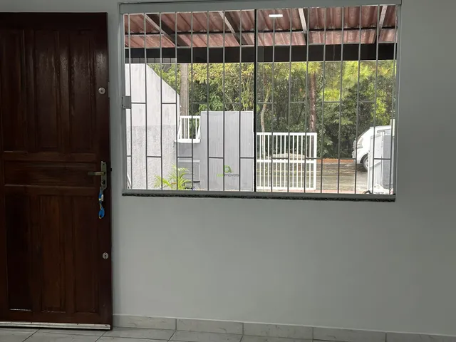 Imagem 2: Casa Geminada À Venda em Potecas, São José/Sc, com 2 Quartos, 1 Sala e 2 Vagas de Garagem!