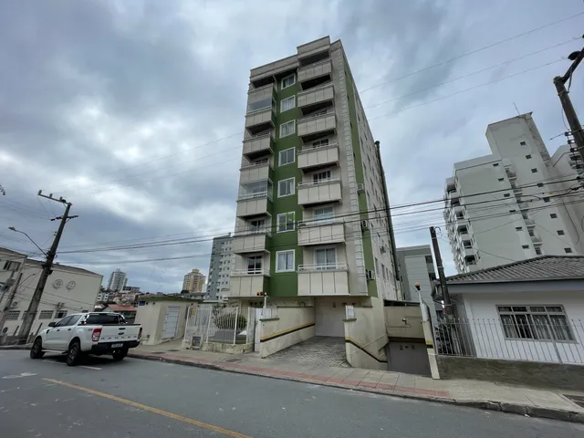 Imagem: Excelente Apartamento de 2 Quartos com Sacada