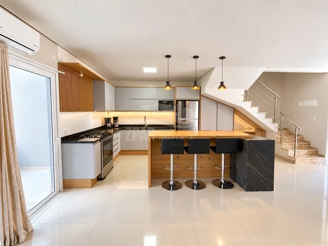 Imagem 6: Casa À Venda em Porto Alegre - Rs, Bairro Hípica: 3 Quartos, 3 Suítes, 2 Salas, 2 Vagas de Garagem, 141,00M² de Área