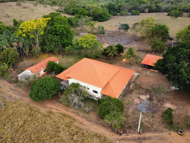 Imagem: A fazenda possui 4 Dormitórios, 3 Suítes, 4 Banheiros,