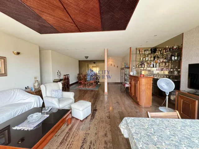 Imagem: O apartamento possui 4 Dormitórios, 1 Suíte, 4 Banheiros,