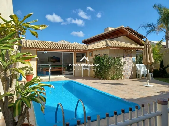 Imagem: A casa possui 6 Dormitórios, 3 Suítes, 5 Banheiros, 2