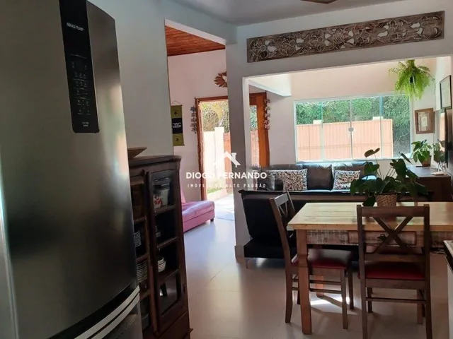 Imagem 12: Casa no Rio Tavares com 6 Dormitórios, Piscina e Terreno Amplo