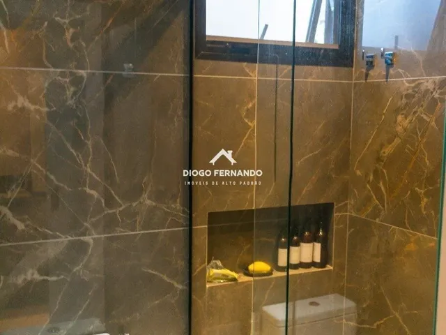 Imagem 7: Casa Alto Padrão em Condomínio no Campeche com 5 Dormitórios, Piscina Aquecida e Pé-Direito Duplo